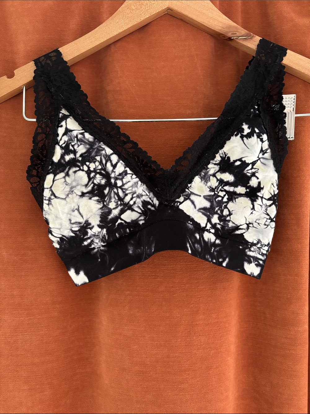 PINK Victoria's Secret Black & White Tie-Dye Lace Bralette